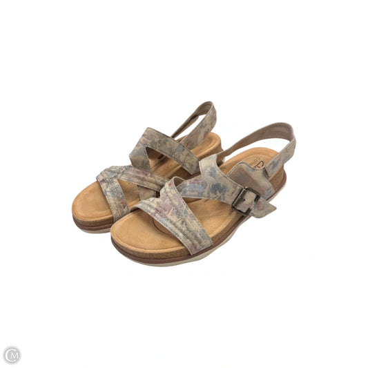 Sandals Flats By Clarks In Tan, Size: 6