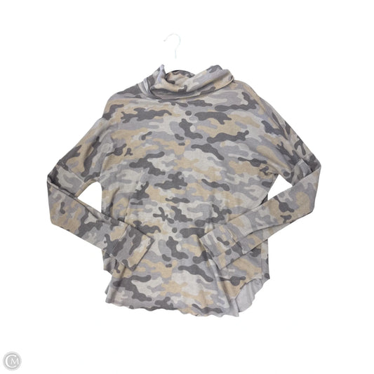 Top Long Sleeve By Michael Stars In Camouflage Print, Size: M
