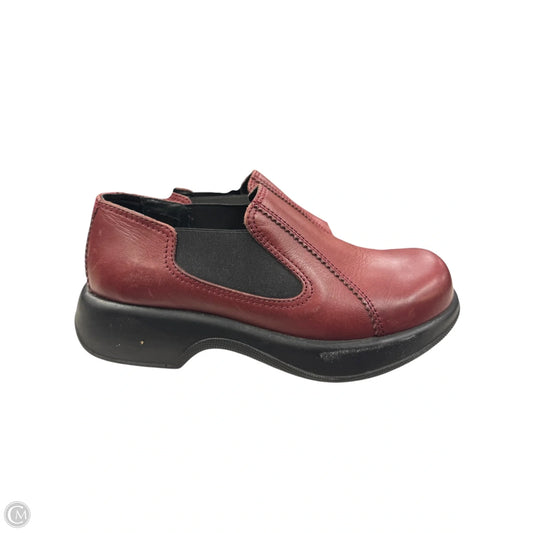 Shoes Flats By Dansko In Red, Size: 9