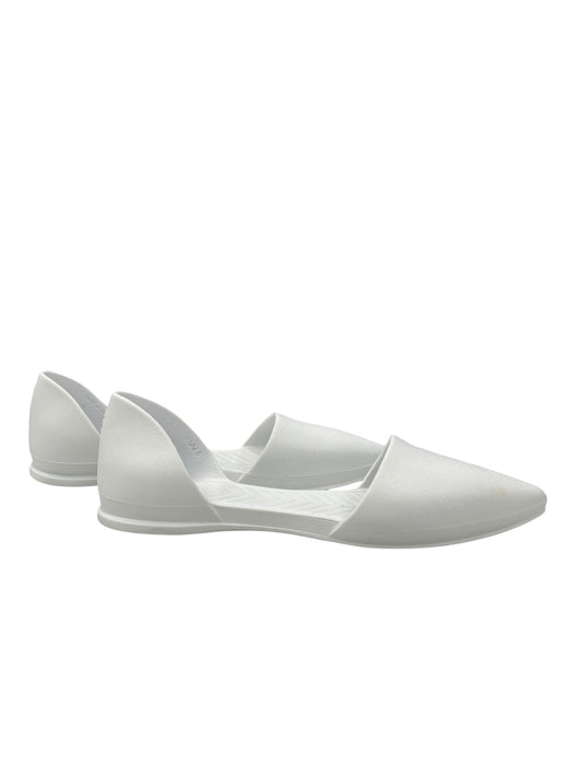 Shoes Flats By Clothes Mentor In White, Size: 8