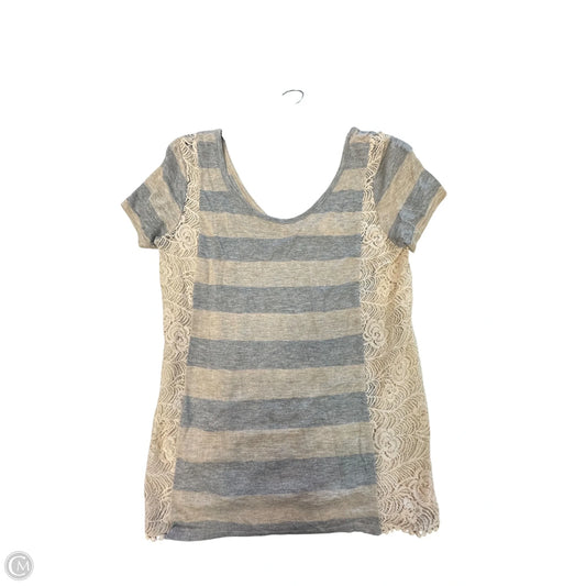 Top Short Sleeve By Daytrip In Grey, Size: L