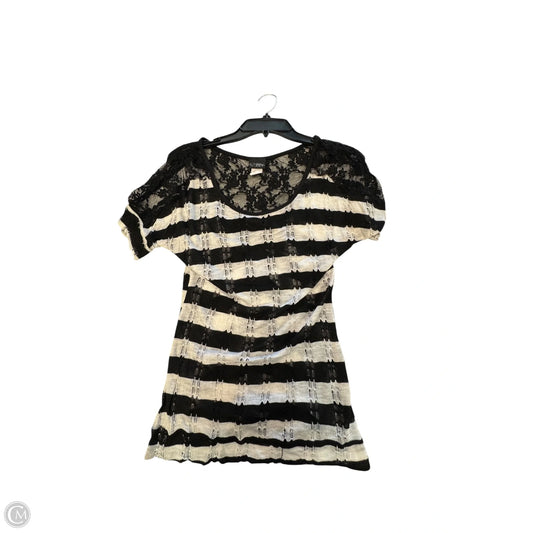 Top Short Sleeve By Daytrip In Black, Size: L